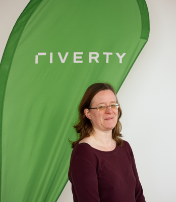 picture of Susanne Rosenberg in front of a Riverty flag
