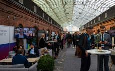 Ihmisiä Nordic Fintech Summitissa