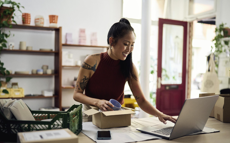 woman with laptop -> energy transformation