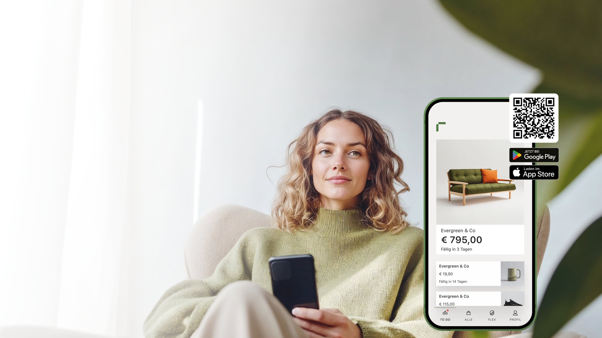 Junge Frau, die einen grünen Pullover trägt und mit ihrem Smartphone in den Händen auf einem Sofa sitzt. Die Riverty App sowie ihre 4,8-Sterne-Bewertung werden im Bild angezeigt, zusammen mit dem Link zum Herunterladen.