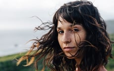 Frau Fokus auf human-centricity 