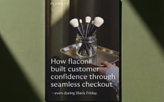 Case study cover with makeup brushes and the title about flaconi’s seamless checkout.
