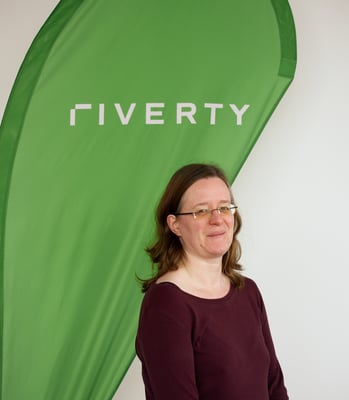 picture of Susanne Rosenberg in front of a Riverty flag