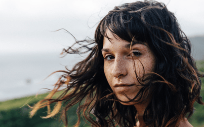 Frau Fokus auf human-centricity 