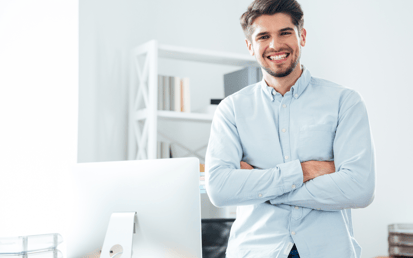 Junger Mann im Business Outfit