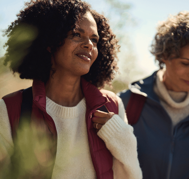 To kvinder går i naturen