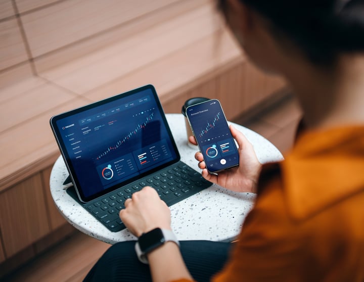 Showing kpi's in debt collection at an tablet and phone