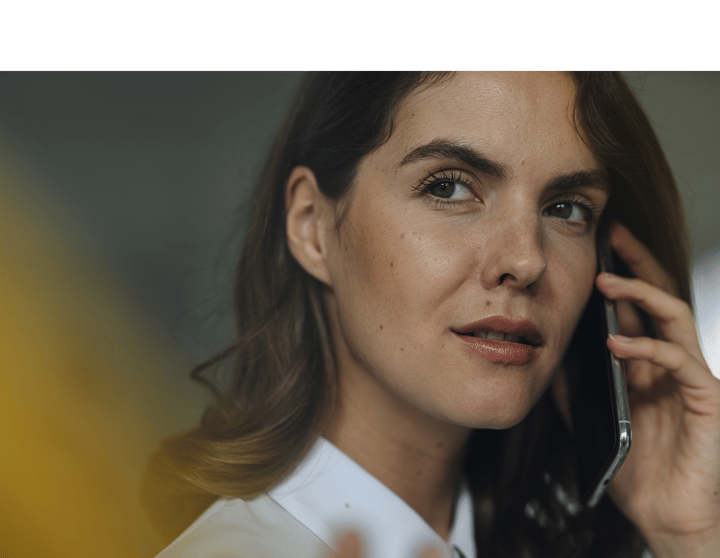 A women talking on her cell phone