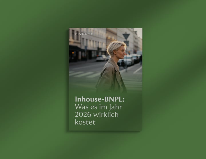 Frau auf einer Straße